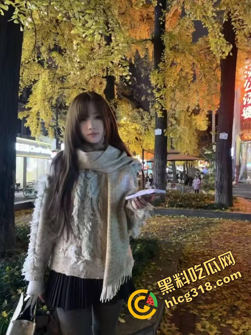 哺乳期骚娘们干起来才叫带劲，奶子又大又软，边插边薅奶头奶水猛喷，操完还得吸两口真他妈解渴！  第5张