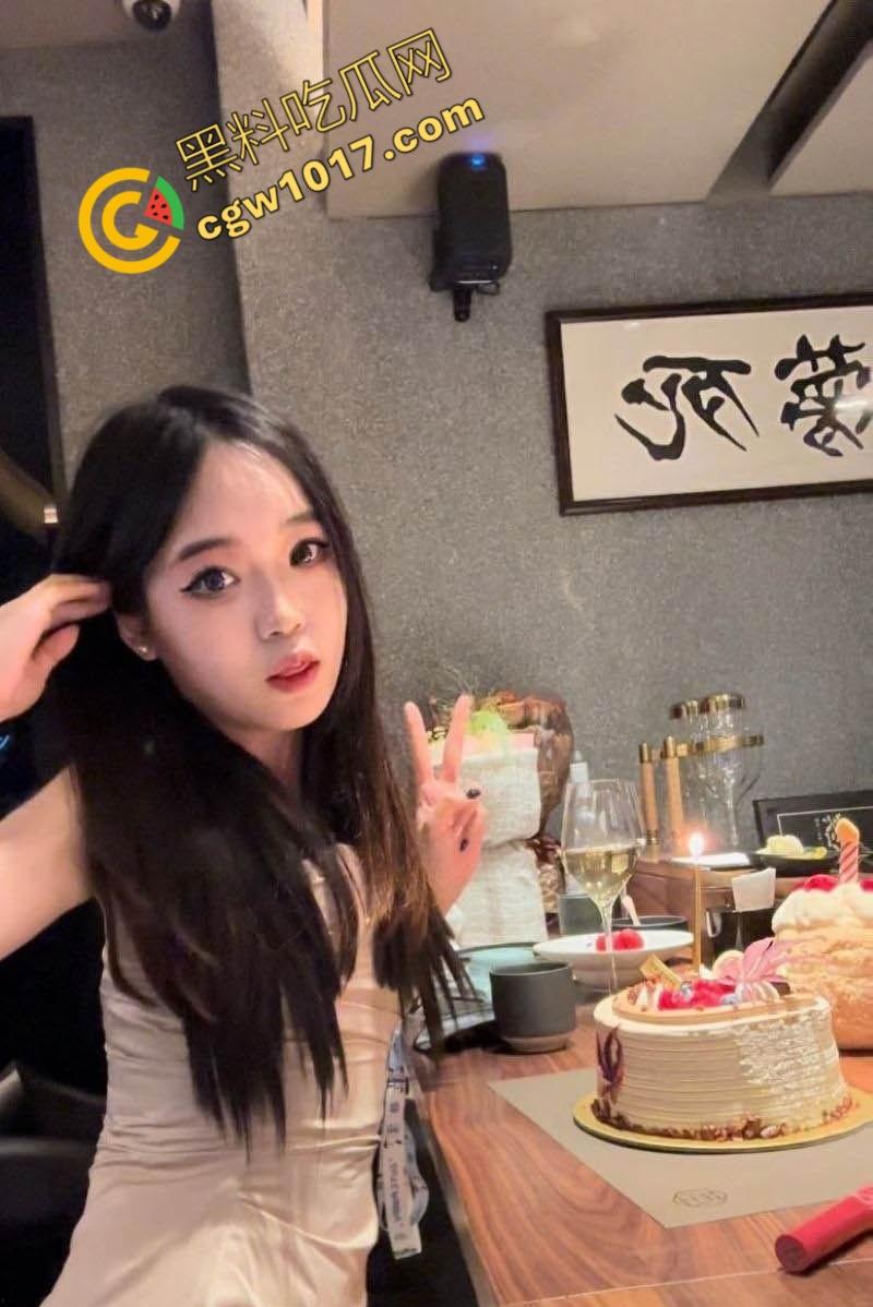 杭州极品女大学生【雷思瑶】啪啪视频流出：双重刺激驾驭肉棒与震动棒，女上位打桩揉阴蒂喷汁，癫狂母狗欲火难耐  第1张