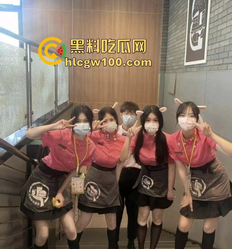 广州白云区万达广场麦当劳学妹大瓜爆出，黑丝美腿随便撩，落地窗前趴着嗲叫，硬是把汉堡制服变成情趣用品！  第9张