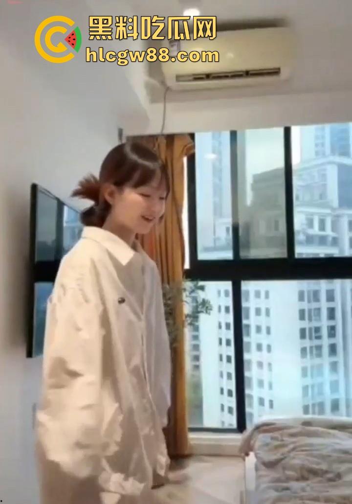 抖音高颜值网红【炒河粉】极品身材性感嫩妹 贫乳长腿可爱诱人 大尺度全裸私拍流出  第7张