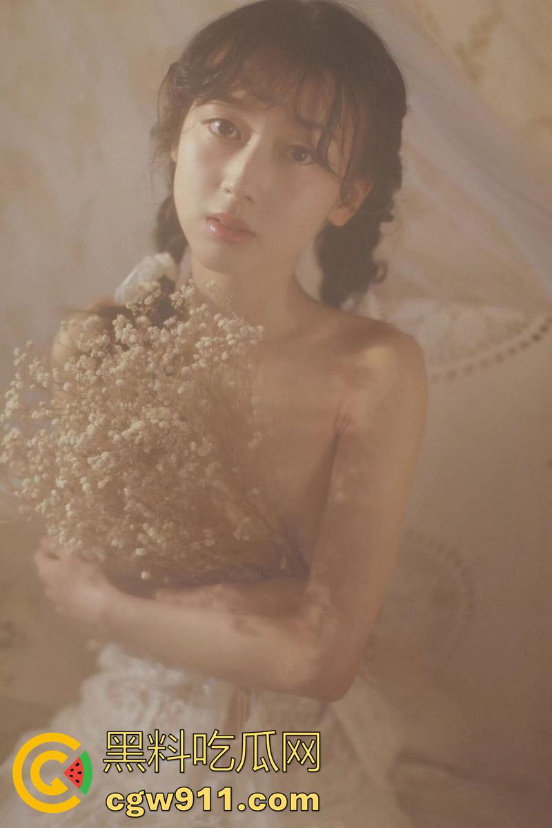 广西嫩妹母狗王丹丹，身材娇小颜值可爱，却是个十足的小母狗，被爸爸调教捆绑玩穴，一只超乖的小脚奴！  第1张