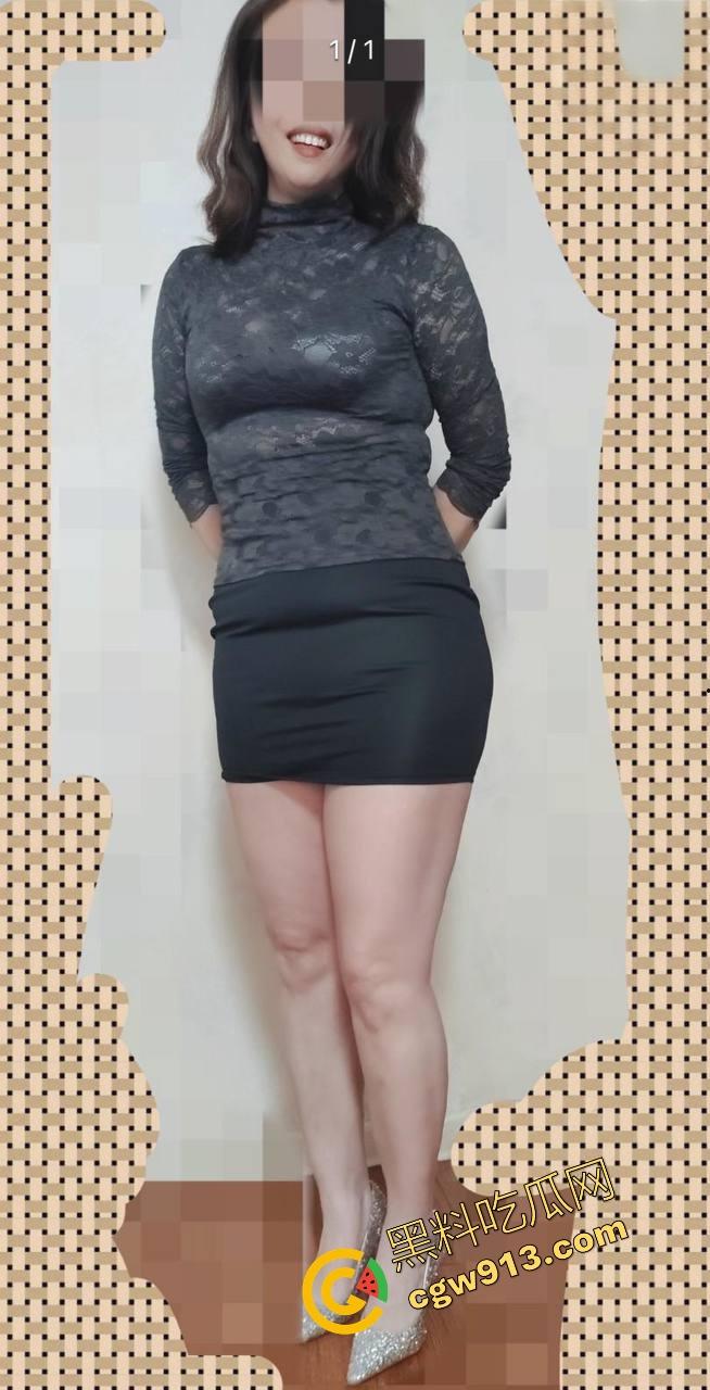 三十岁风骚已婚阿姨半夜敲我门，黑丝吊带内裤让我内射她，主动扒开骚穴让我舔，换着姿势猛干半小时！  第4张