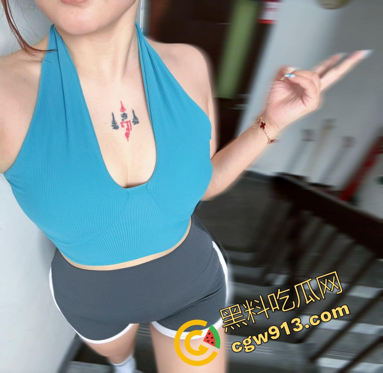 三十岁风骚已婚阿姨半夜敲我门，黑丝吊带内裤让我内射她，主动扒开骚穴让我舔，换着姿势猛干半小时！  第7张