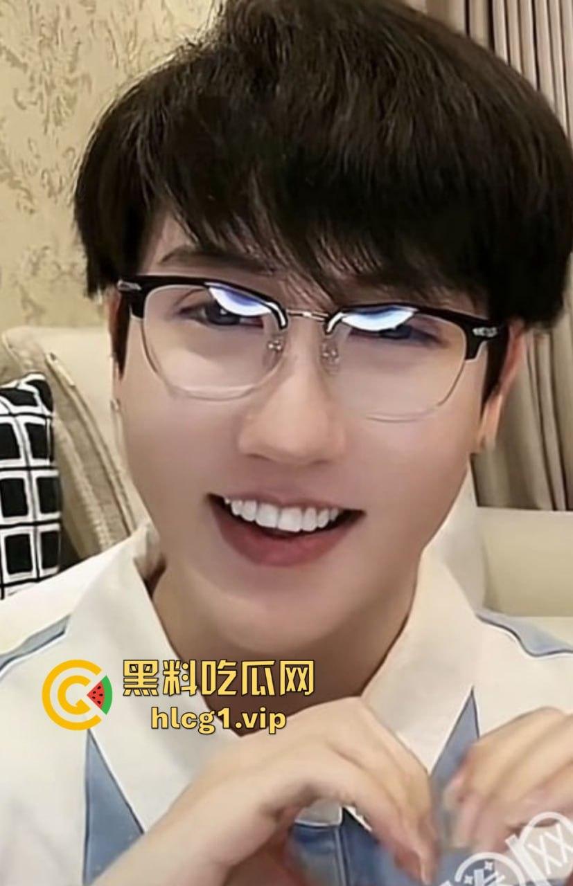 网红蛇精男刘梓晨热搜酒店激情视频曝光，与美女比拼叫床，塌房事件真相大白！  第8张