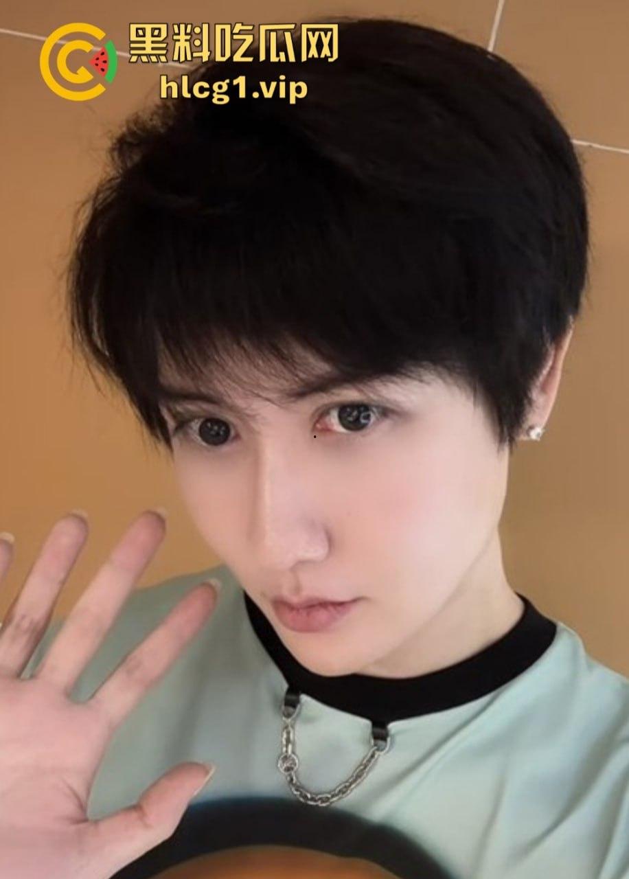 网红蛇精男刘梓晨热搜酒店激情视频曝光，与美女比拼叫床，塌房事件真相大白！  第9张