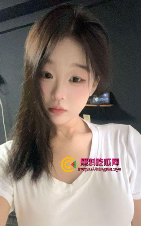 东莞职校浪娃『余欣』07年嫩洞被操开，挖墙脚抢来操翻天，三月同居周周捅洞内射，打胎后逼松得夹不住！  第1张