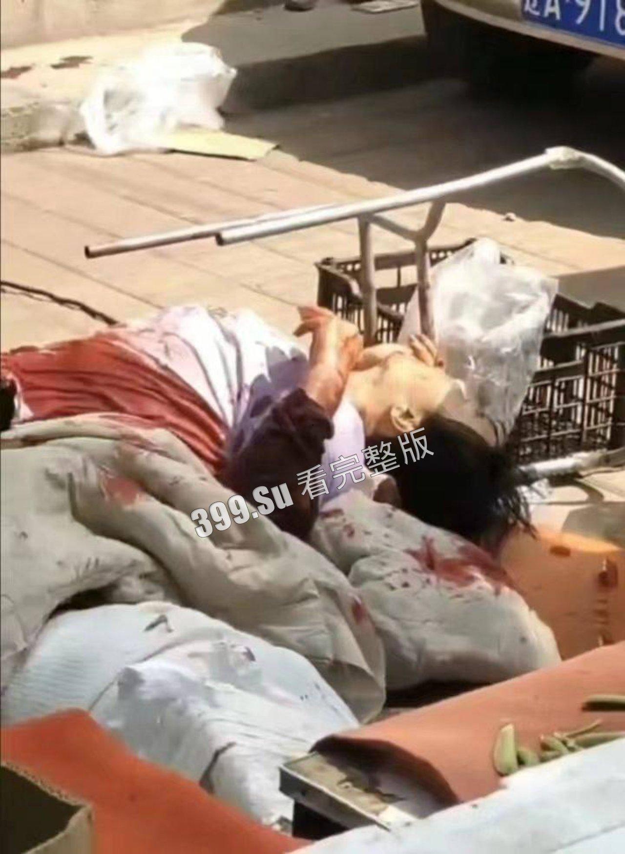 沈阳当街杀人事件 为争夺卖菜摊位 一方拿猪肉刀伤害一家三口，其中女儿刚考试帮父母卖菜也被杀  第2张