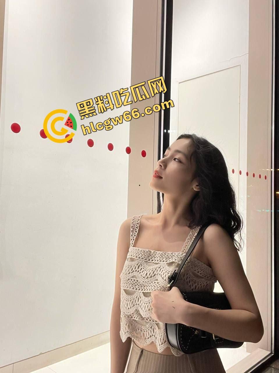 北京反差婊老师【高芳敏】从补课斯文女变老浪货，离婚十多年骚成破洞，轮操松得挂乳环拳交在即！  第2张