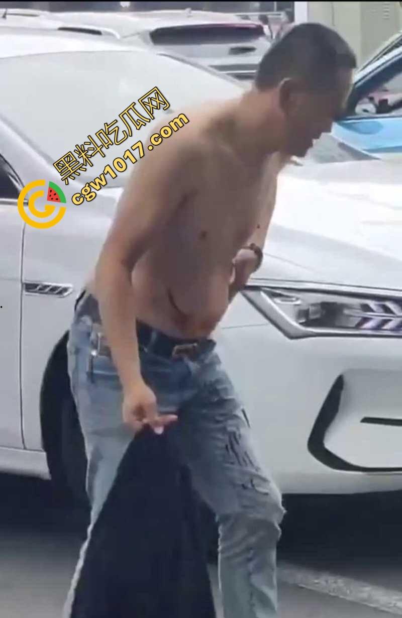 路怒症吵架秒变杀人现场！拔刀猛捅对面司机腹部，鲜血狂喷只能捂着肚子赶紧逃命！  第8张