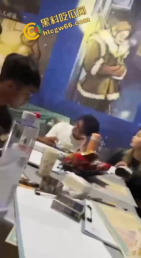 北京反差婊老师【高芳敏】从补课斯文女变老浪货，离婚十多年骚成破洞，轮操松得挂乳环拳交在即！  第5张