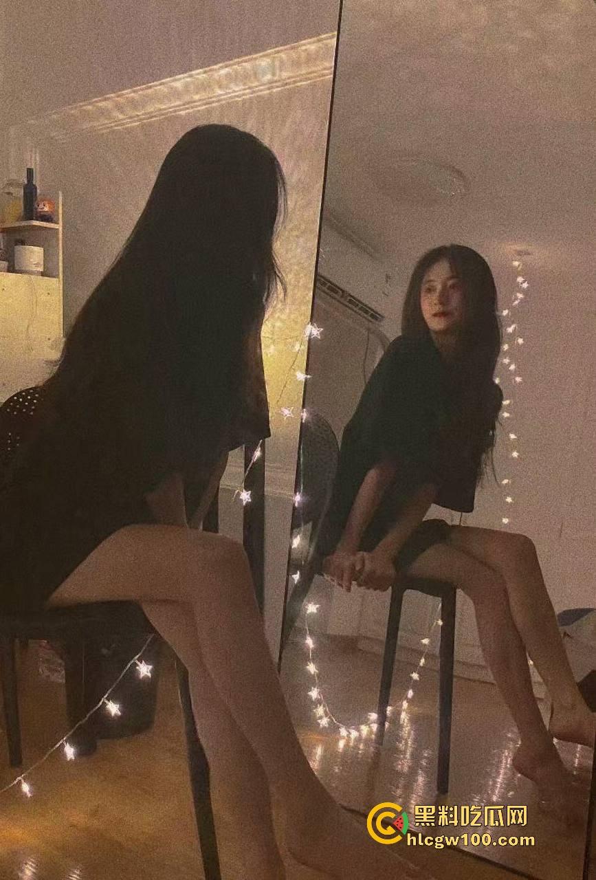 成都骚妹口水流成瀑布，嘴巴湿润得像打了润滑剂，光是想象肉棒进去的画面，肉棒进去怕是1秒缴械直接被秒杀！  第3张