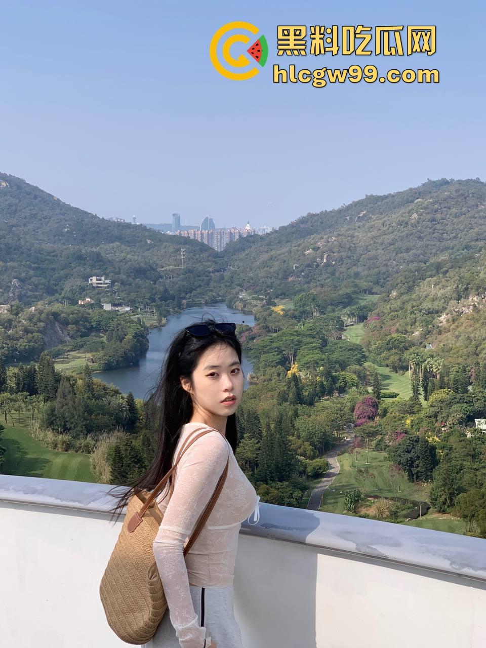 老板颜值即生产力，理发店冲着蚂蚁腰和蝴蝶背来的客人挤破门，贵得让人心甘情愿，这贵是真有贵的道理！  第1张