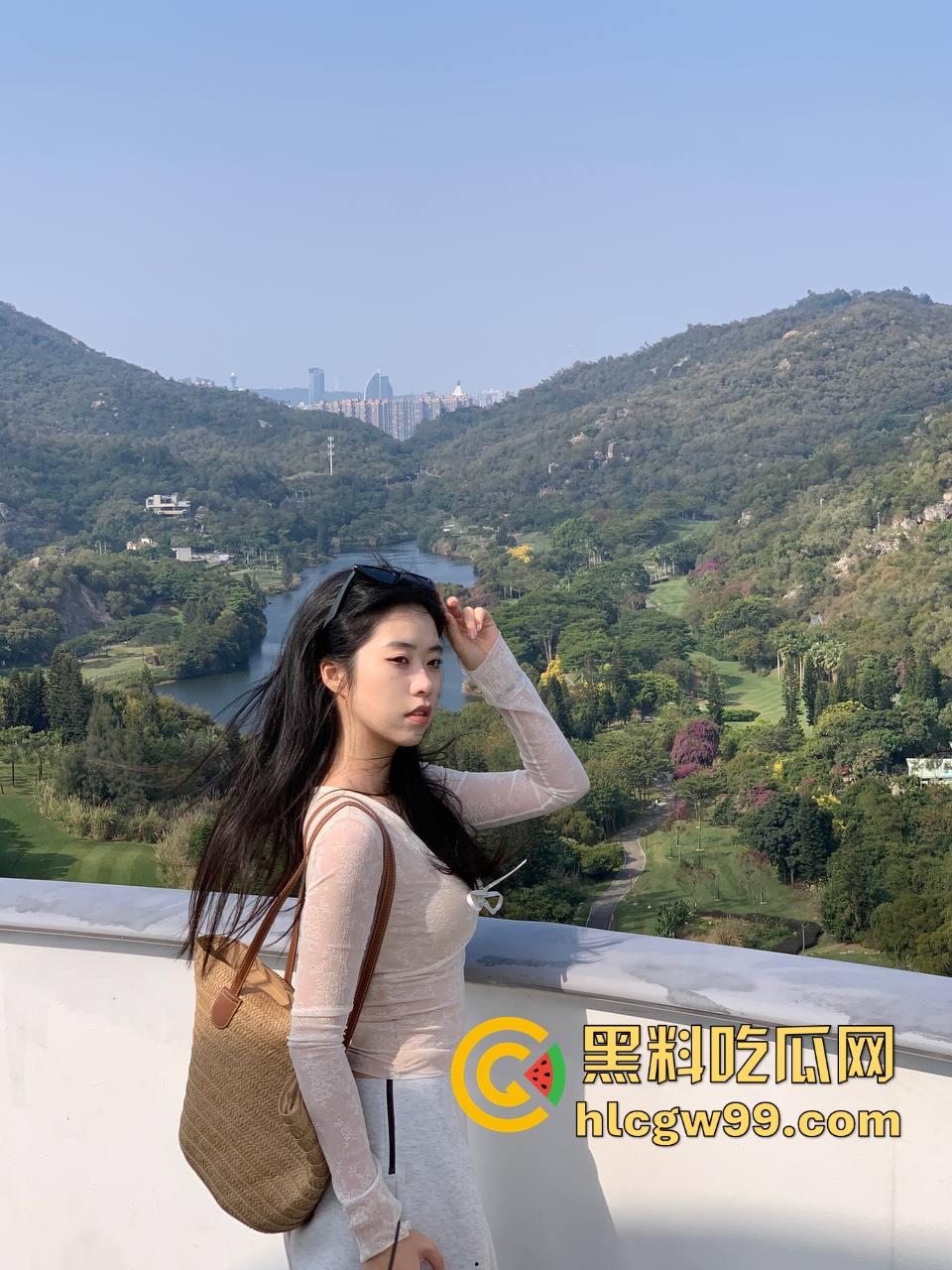 老板颜值即生产力，理发店冲着蚂蚁腰和蝴蝶背来的客人挤破门，贵得让人心甘情愿，这贵是真有贵的道理！  第3张