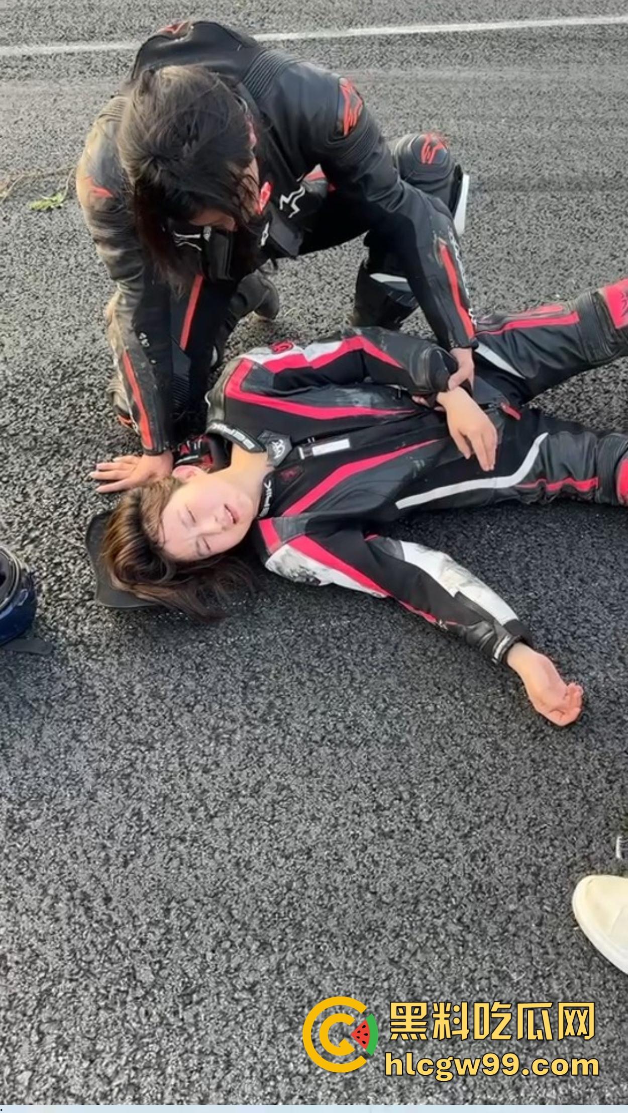 东莞英姿飒爽女骑士上演逆行惨剧，赛道飙车被撞飞数米， 当场休克被抬走！  第5张