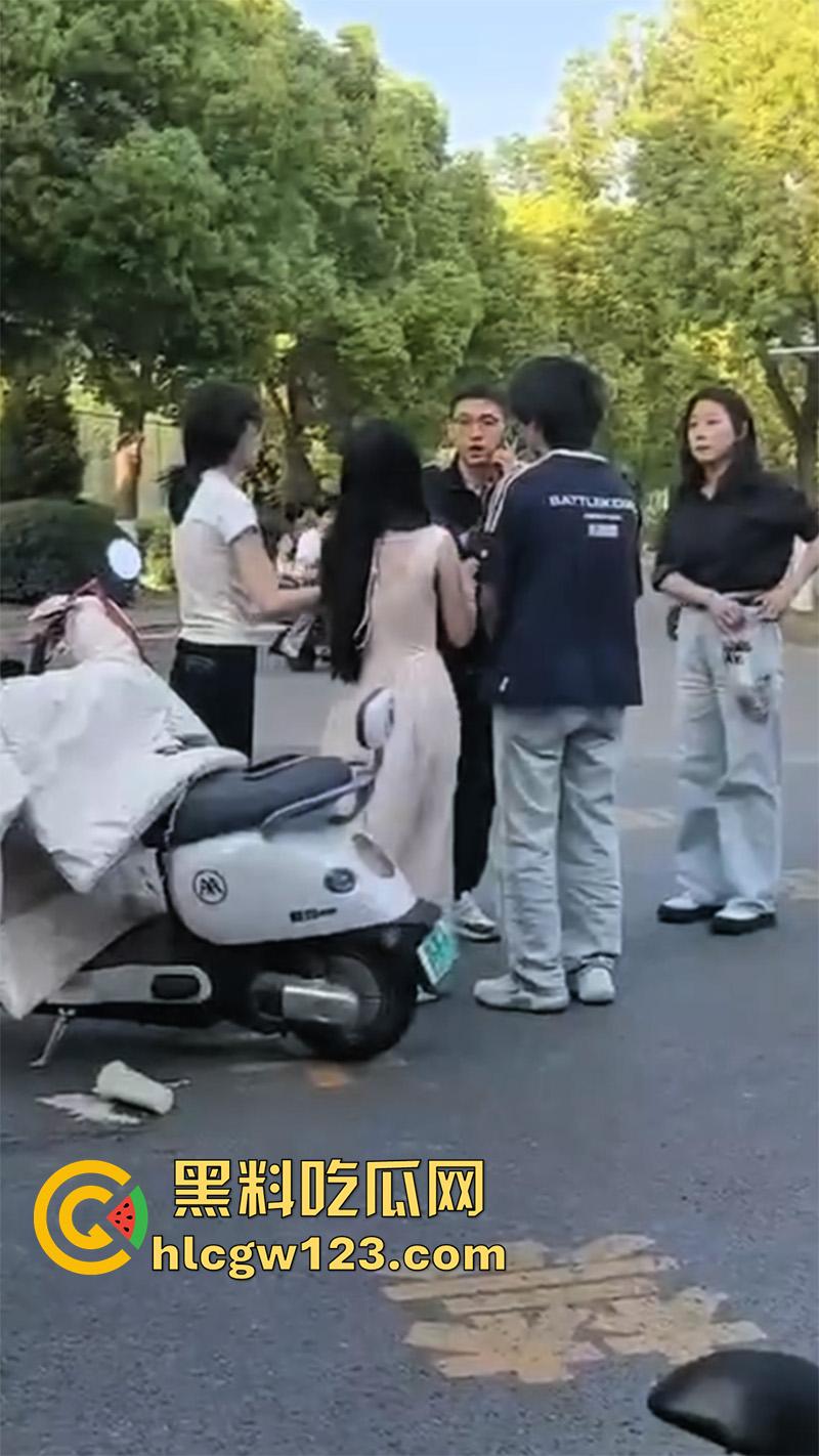 滁州职业学院丑逼胖渣男翻车，脚踏两条船被发现，两女学校当场质问，真是丑人多作怪！  第3张