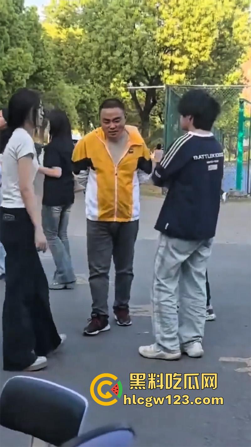 滁州职业学院丑逼胖渣男翻车，脚踏两条船被发现，两女学校当场质问，真是丑人多作怪！  第7张