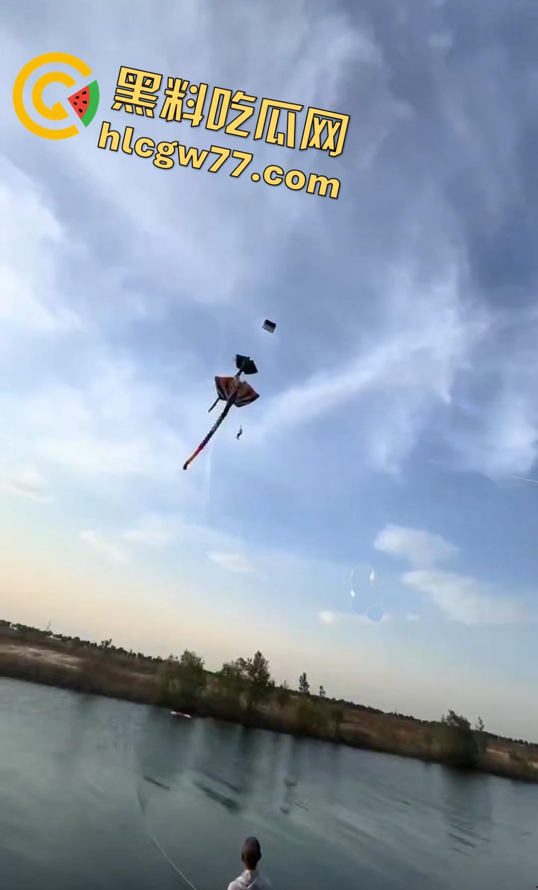 河北石家庄男子坐在风筝线的座位上飞起来大喊“操你妈的还钱”！险些被老鹰叼走小鸡鸡！  第5张