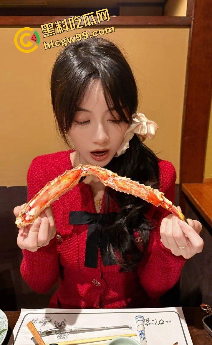 重庆酒店前台小姐『吴盈』为顾客提供特殊服务，勾引大哥割白虎后入双洞齐插！独家曝光流出！  第1张