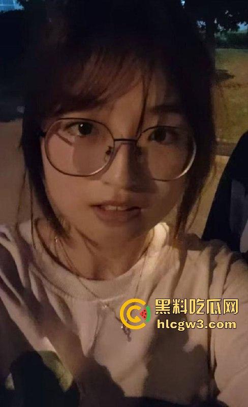 广西大专女学生【张可欣】私密视频外泄！学长曝光其吃鸡吧视频，女主疑受打击休学！  第1张