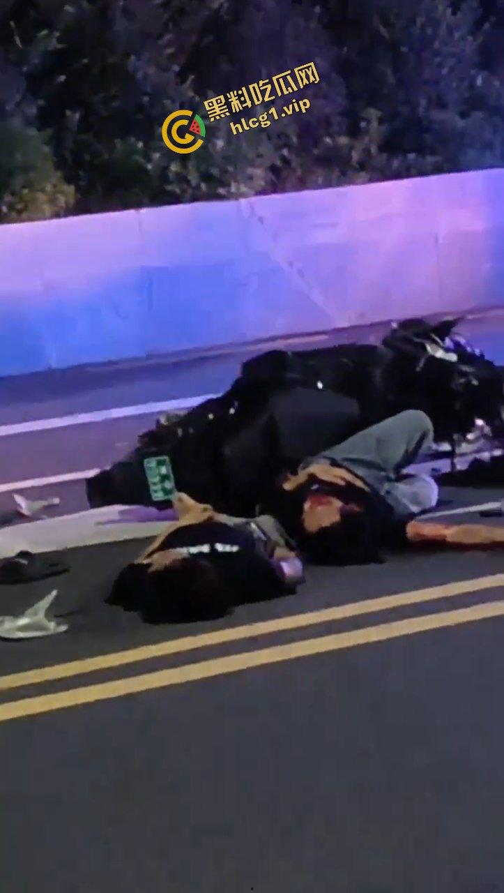 广东中山小榄镇 鬼火少年炫技飙车失败 对撞致车辆散架 倒地不起！  第7张