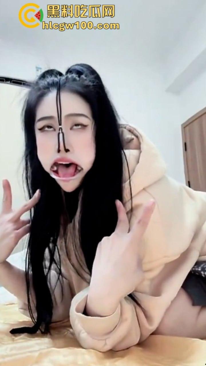 推特【zhuhentai】最抽象癫狂的骚母狗 摆出各种及其夸张的姿势和表情 再多看一眼我都怕她吃了我  第14张