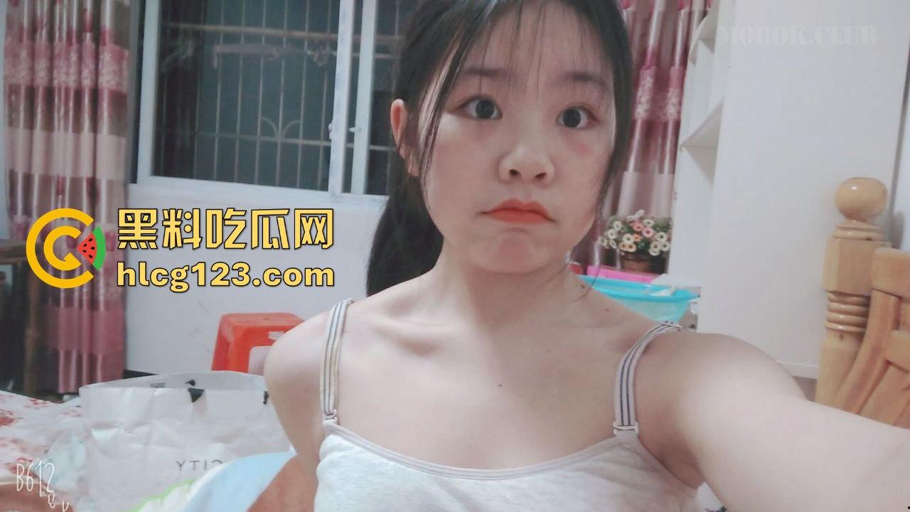 居家制服学生妹自拍大翻车！骚气十足的自慰视频外泄，网友：这小骚穴等不及了吧？  第1张