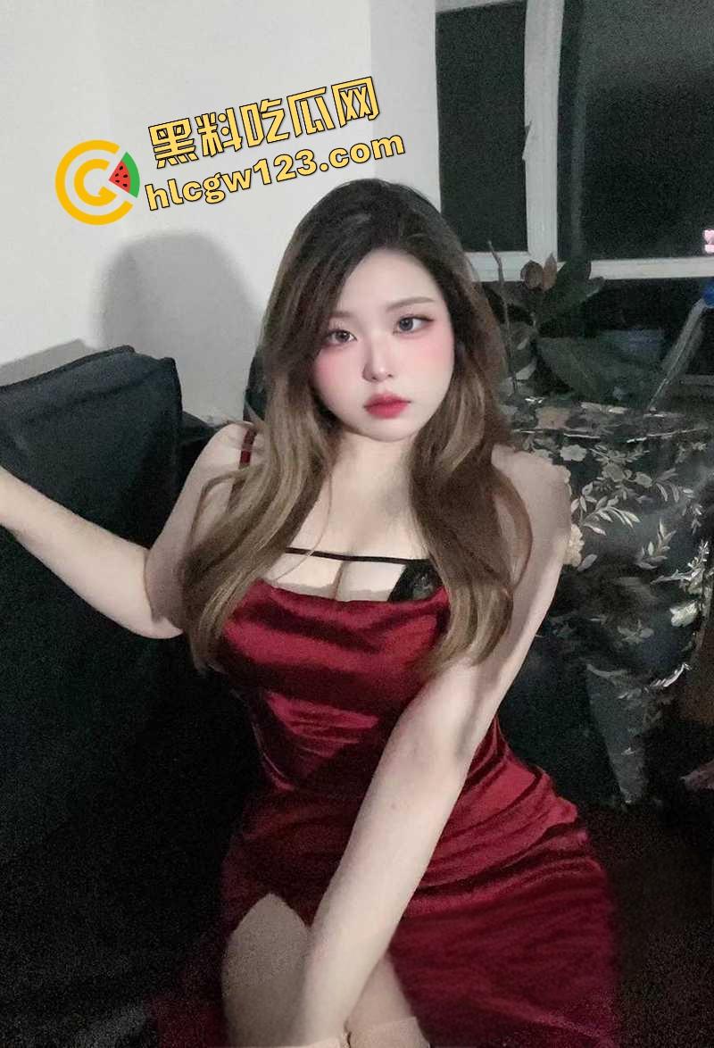 辽宁阜新反差婊【杨舒琦】翘臀开档连体衣被操到断片，3P4P全程露脸流出 前后夹击爆操群交！  第3张