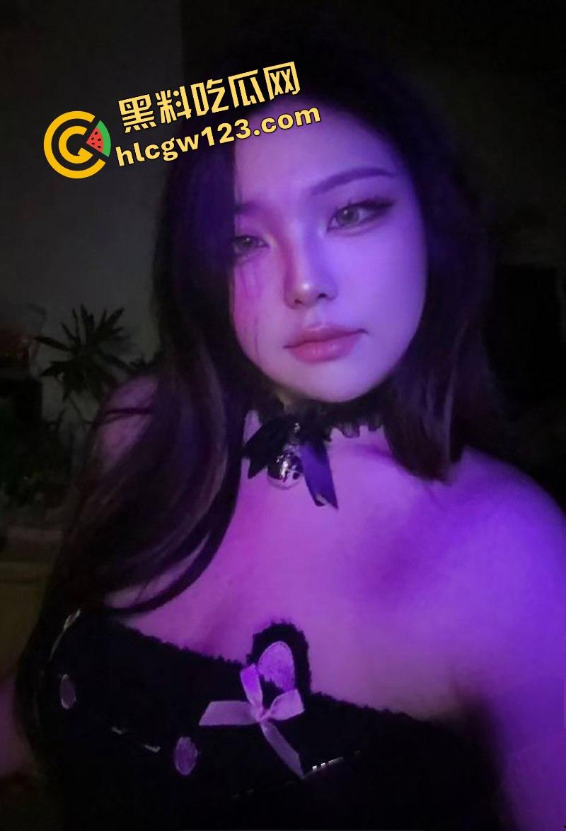 辽宁阜新反差婊【杨舒琦】翘臀开档连体衣被操到断片，3P4P全程露脸流出 前后夹击爆操群交！  第5张