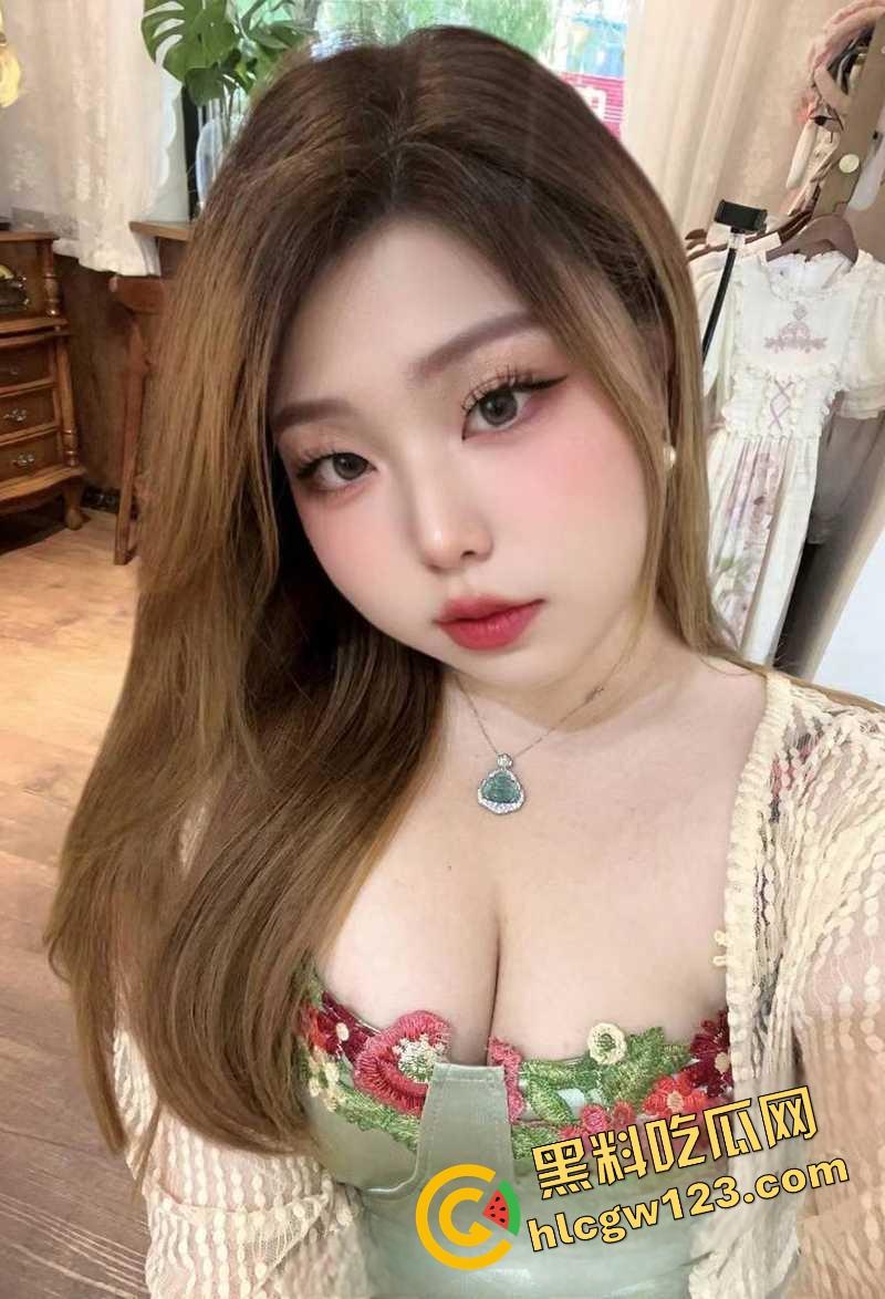 辽宁阜新反差婊【杨舒琦】翘臀开档连体衣被操到断片，3P4P全程露脸流出 前后夹击爆操群交！  第6张