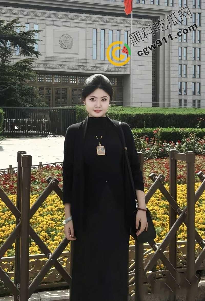 郑州气质美女【周仕琳】私拍泄密：露脸挨操，黑丝细腿，豪乳震撼，男友母狗玩法让人血脉贲张！  第2张