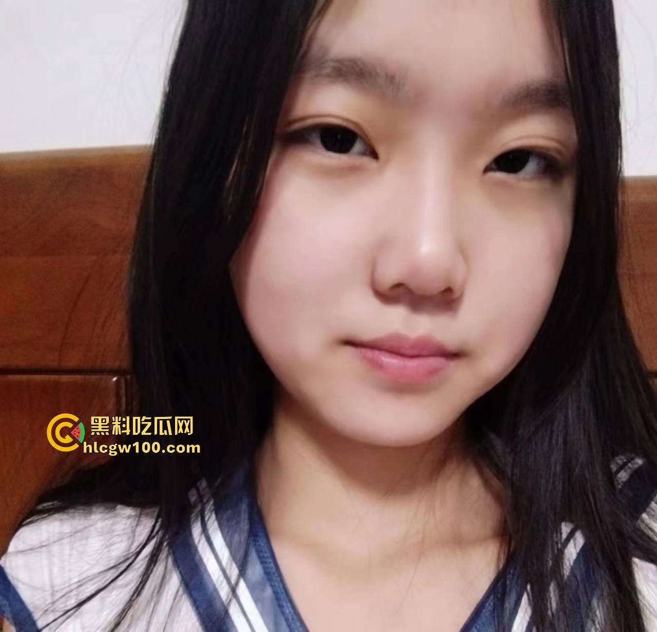 广西柳州学院【甜思思】自慰视频曝光，顶级骚母狗自慰诱惑，全程骚到炸裂！  第1张