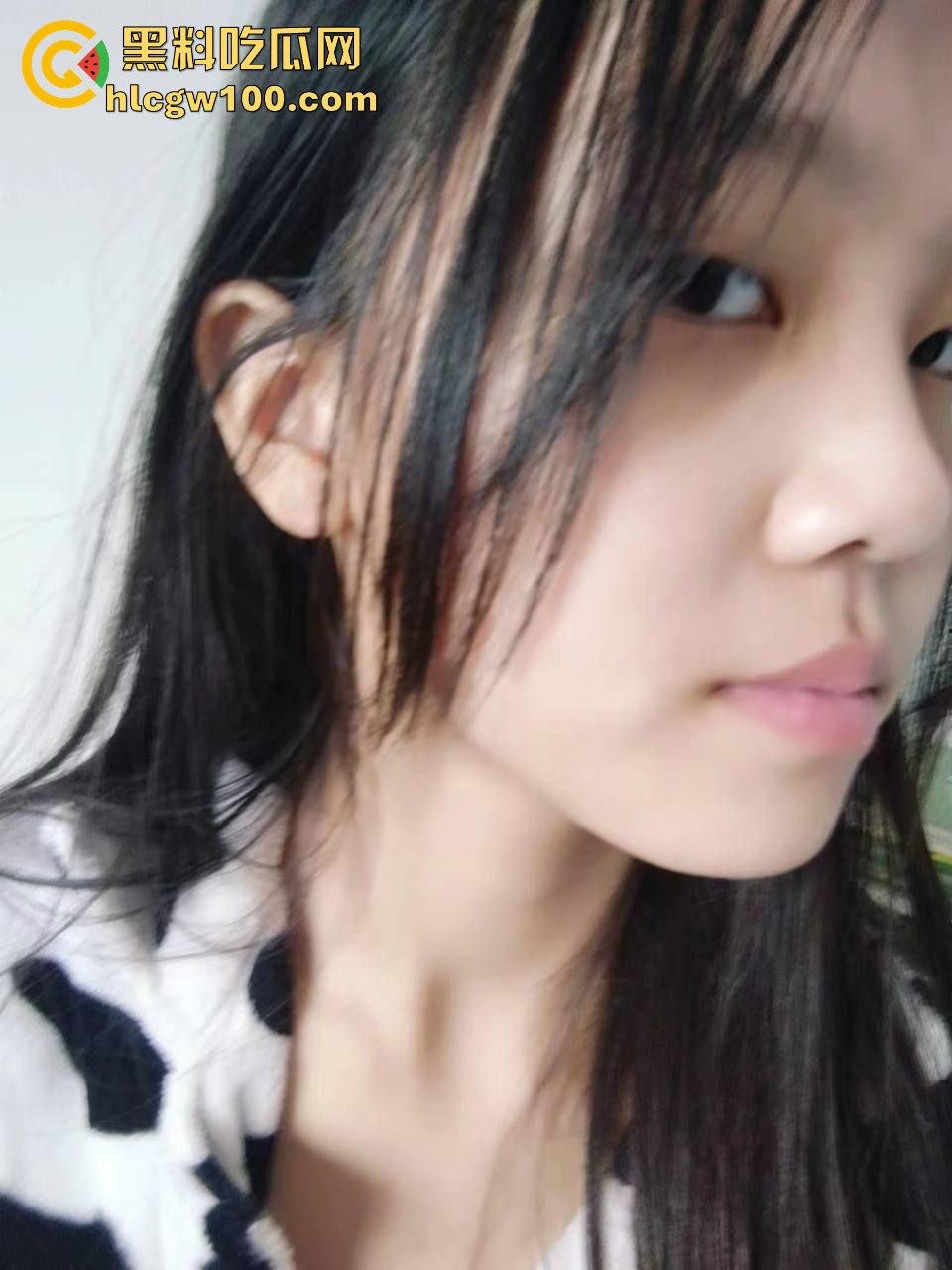 广西柳州学院【甜思思】自慰视频曝光，顶级骚母狗自慰诱惑，全程骚到炸裂！  第2张