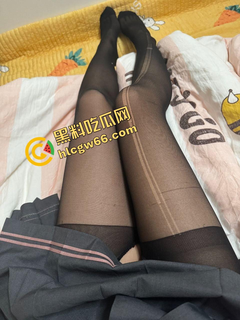 江西赣州翻车妹『李梅』刚毕业几个月就在家扮嫩发骚，双马尾奶子乱抖，小穴湿得都能榨豆浆！  第4张