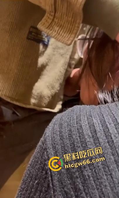 淫妻博主『琼久』绿帽狂欢派对，长腿娇妻被单男无套爆操 嫩逼淫水狂喷，狗链捆绑口爆吞精骚到骨子里！  第9张