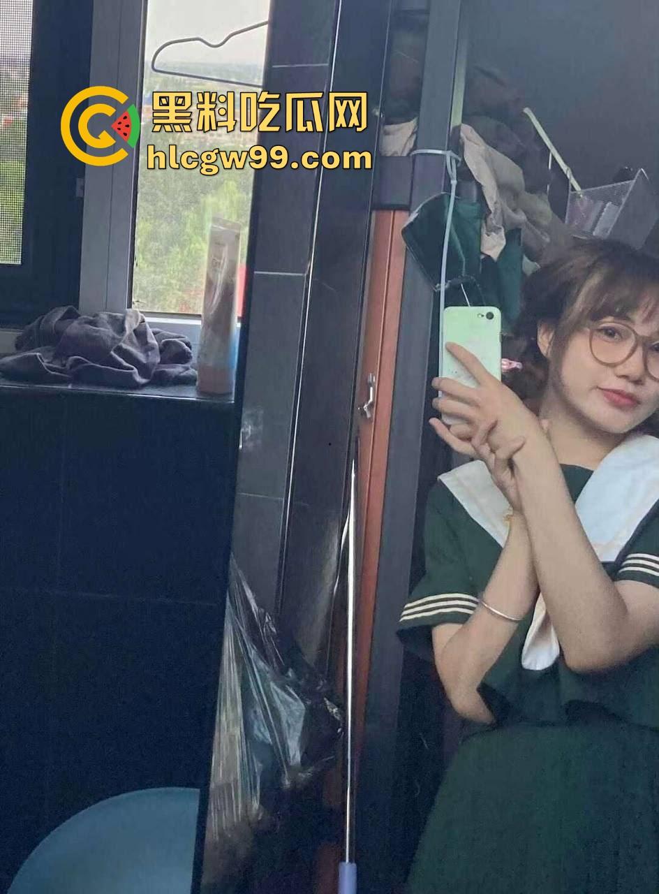 舔逼实战教学，网上约的学生妹『 王腩』开学前最后一炮，外翻馒头小穴舔到嘴麻，舔功不到位都不配做人上人！  第1张