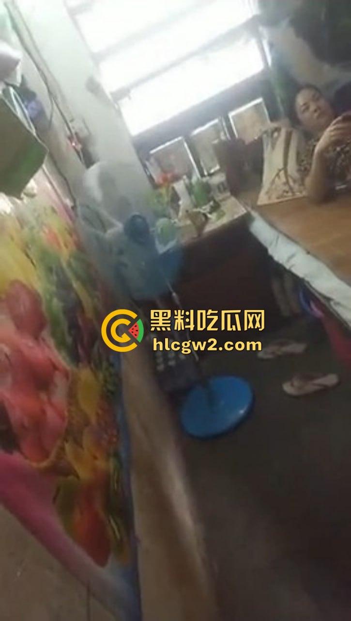 火车站50块少妇快餐被砍到30元，哥们格局太小，被熟妇当场开喷不如回家买青菜！  第4张
