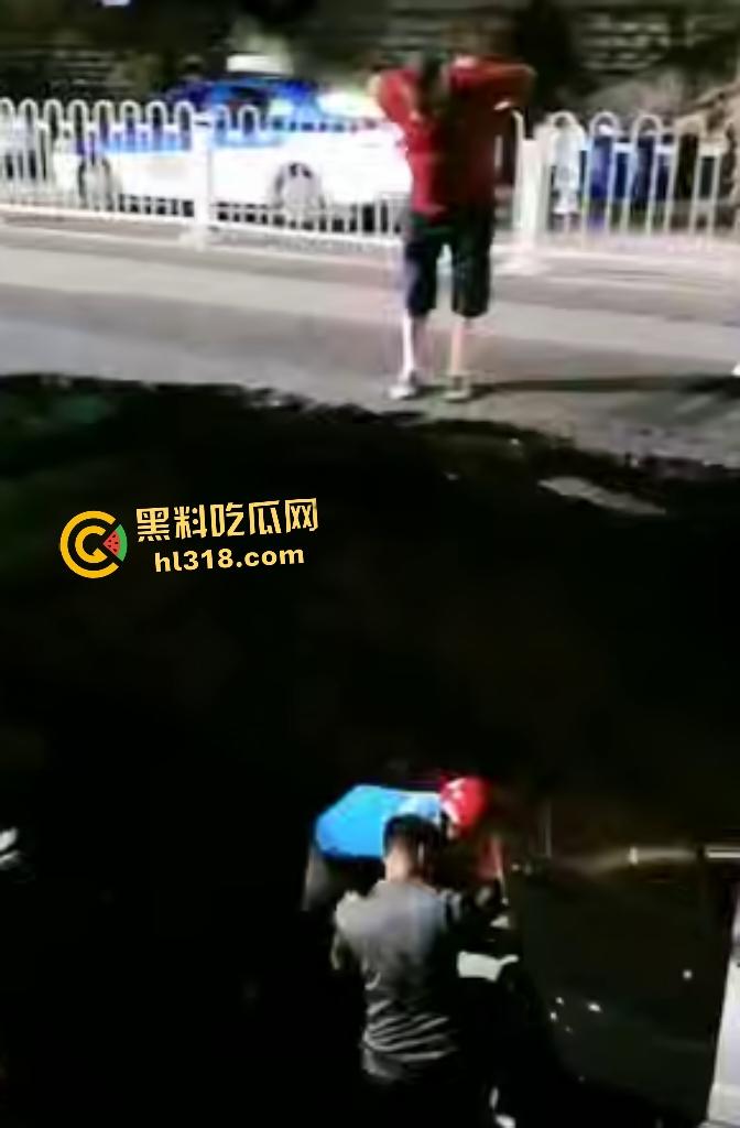 贵阳深夜马路惊爆马路塌陷！小车惨坠无底深渊地洞，司机神迹生还竟毫发无损！  第6张