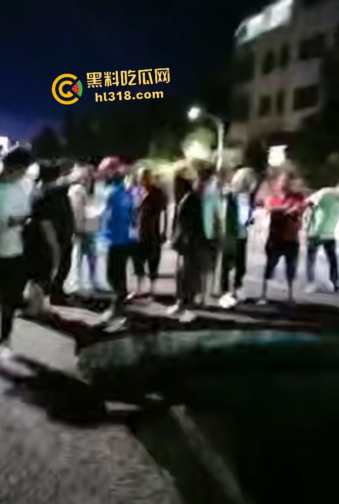 贵阳深夜马路惊爆马路塌陷！小车惨坠无底深渊地洞，司机神迹生还竟毫发无损！  第8张