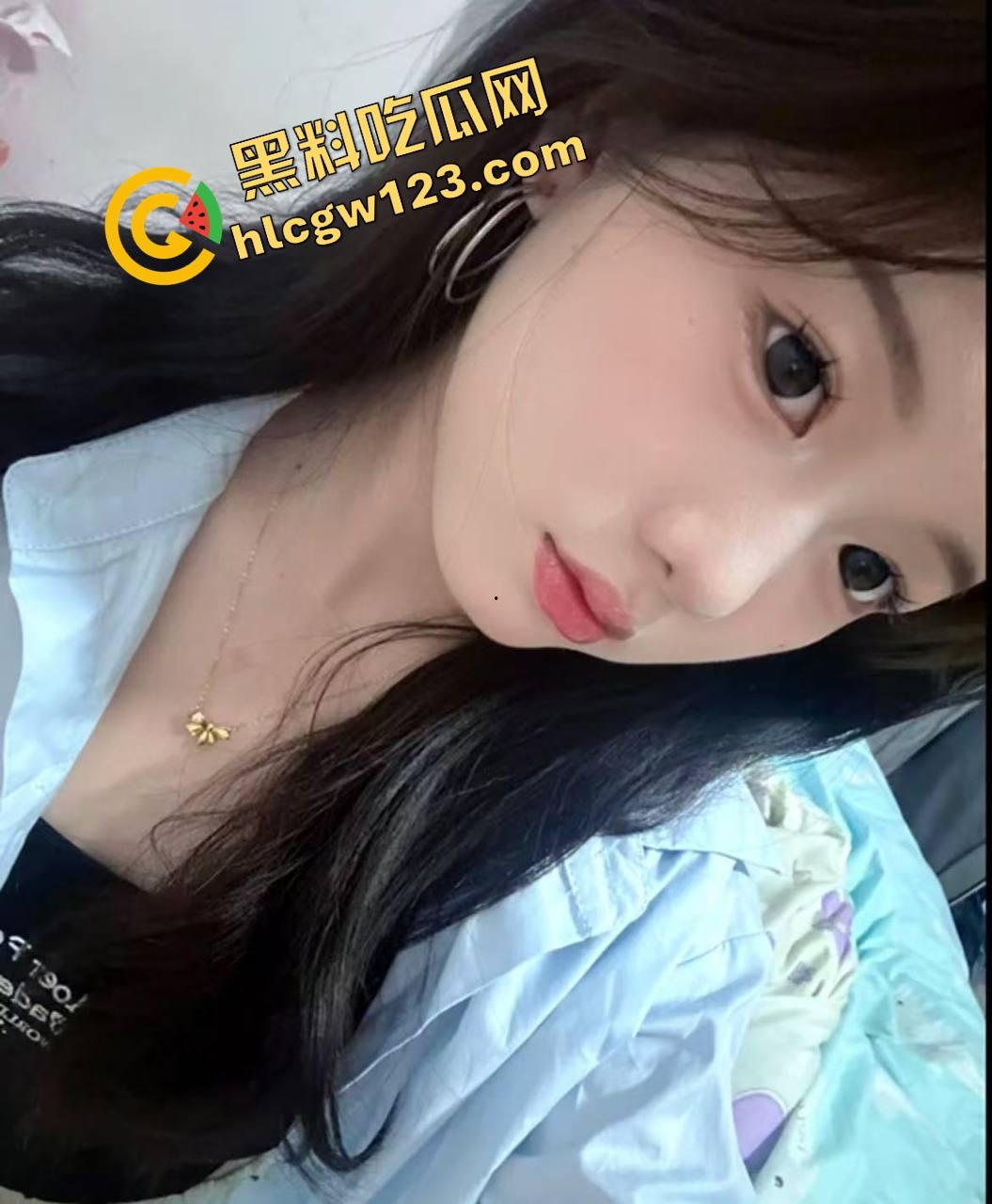 舔狗行为学一个礼物亲狗子一口，抖音女主播【小婷】舌头都伸进狗嘴里了，舔到狗都受不了了！  第2张