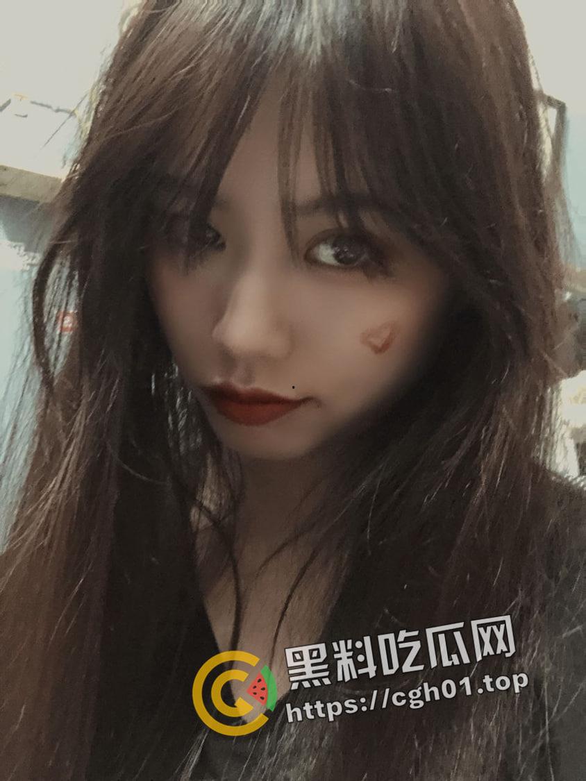 湖南母狗【陆世婷】背着男朋友约学长学弟3p  开肛初体验 手指全部塞满 水真多啊 第3张