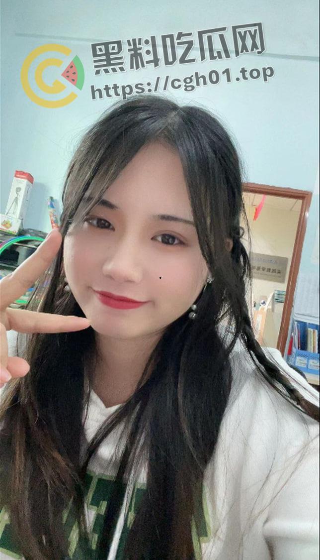 湖南母狗【陆世婷】背着男朋友约学长学弟3p  开肛初体验 手指全部塞满 水真多啊 第5张