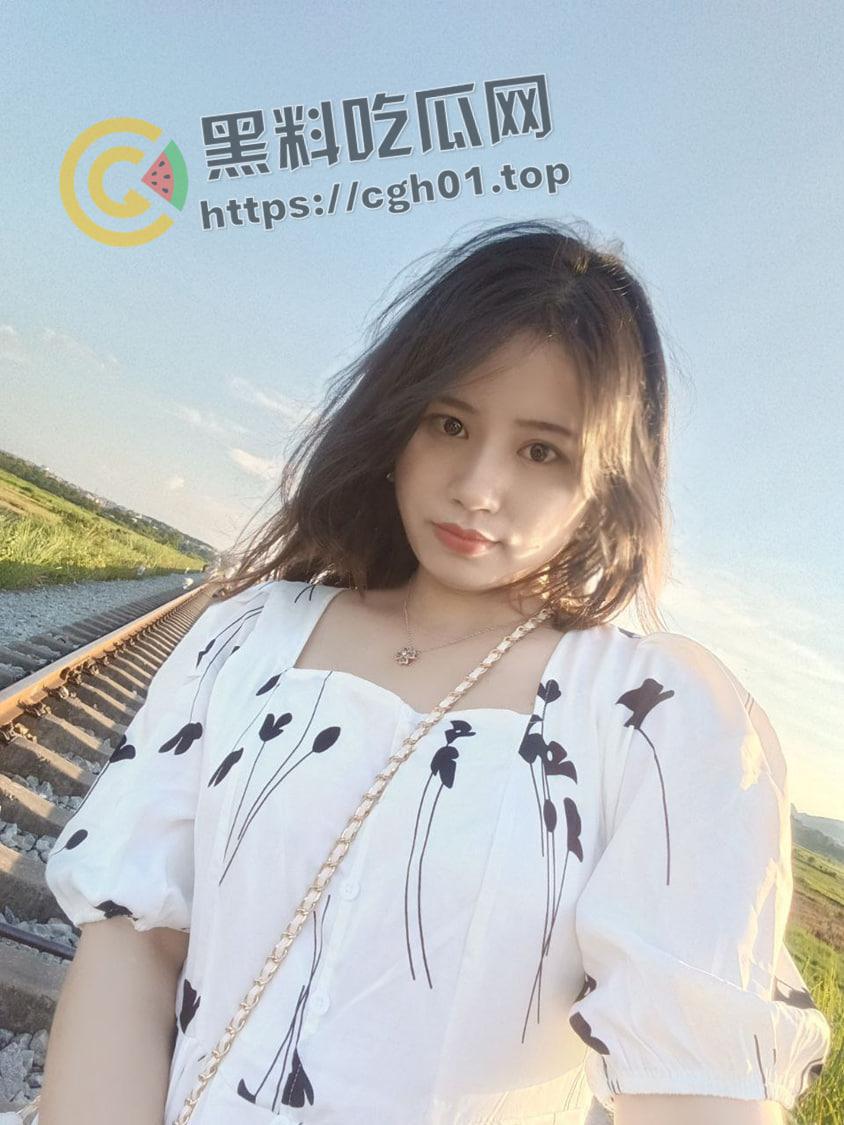 湖南母狗【陆世婷】背着男朋友约学长学弟3p  开肛初体验 手指全部塞满 水真多啊 第6张