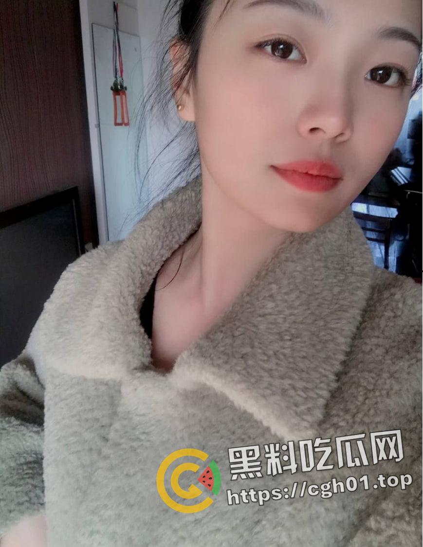 瓜友投稿！济南舞蹈机构老师 夜店做兼职勾引富二代  美乳 骚穴自拍特写全被流出 第1张