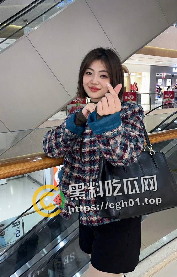 瓜友投稿！济南舞蹈机构老师 夜店做兼职勾引富二代  美乳 骚穴自拍特写全被流出 第2张