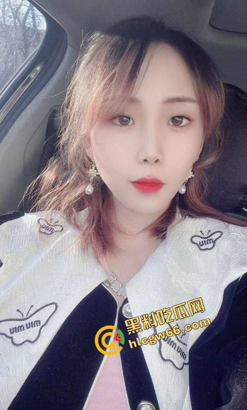 佛山小区人妻骚妇『邵萍丽』偷情嫌老公三下完事，转头让我操得腿软叫不停，高潮后主动舔鸡巴喊香！  第1张