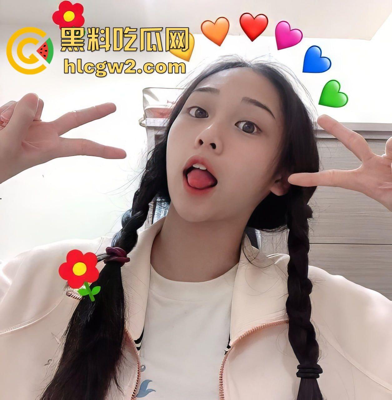 台州艺校学生【吕笑笑】重金定制私密视频曝光！居家裸体油笔自慰，刺激场面让人直呼过瘾！  第3张