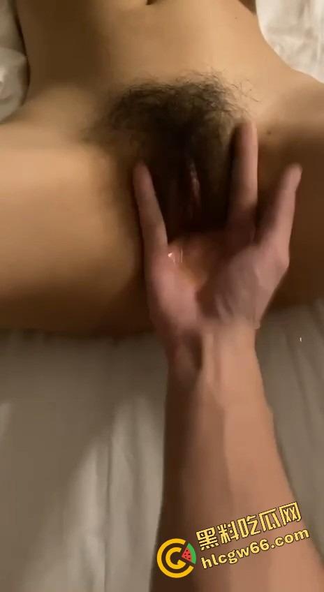 佛山小区人妻骚妇『邵萍丽』偷情嫌老公三下完事，转头让我操得腿软叫不停，高潮后主动舔鸡巴喊香！  第13张