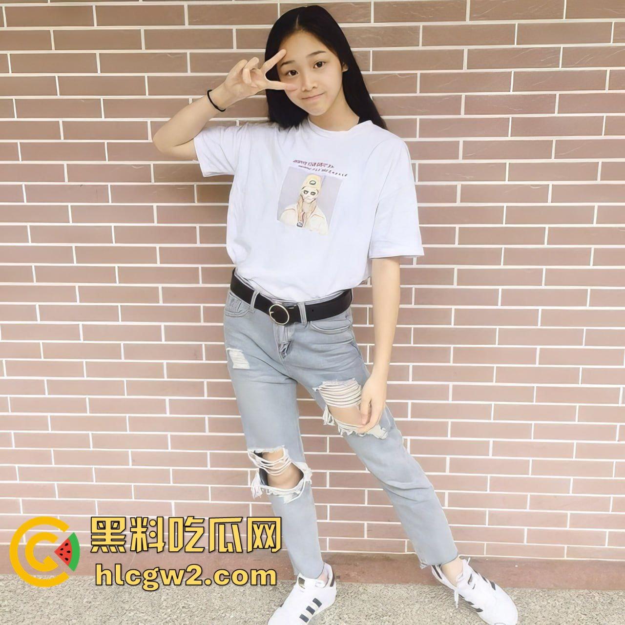 台州艺校学生【吕笑笑】重金定制私密视频曝光！居家裸体油笔自慰，刺激场面让人直呼过瘾！  第6张