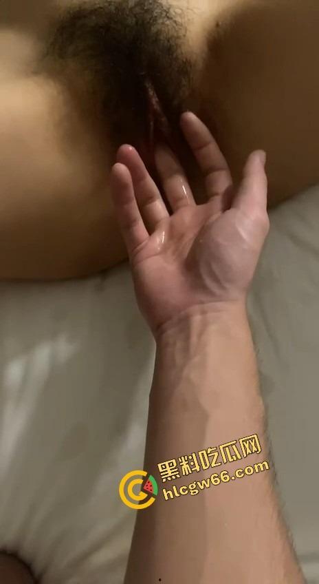 佛山小区人妻骚妇『邵萍丽』偷情嫌老公三下完事，转头让我操得腿软叫不停，高潮后主动舔鸡巴喊香！  第16张