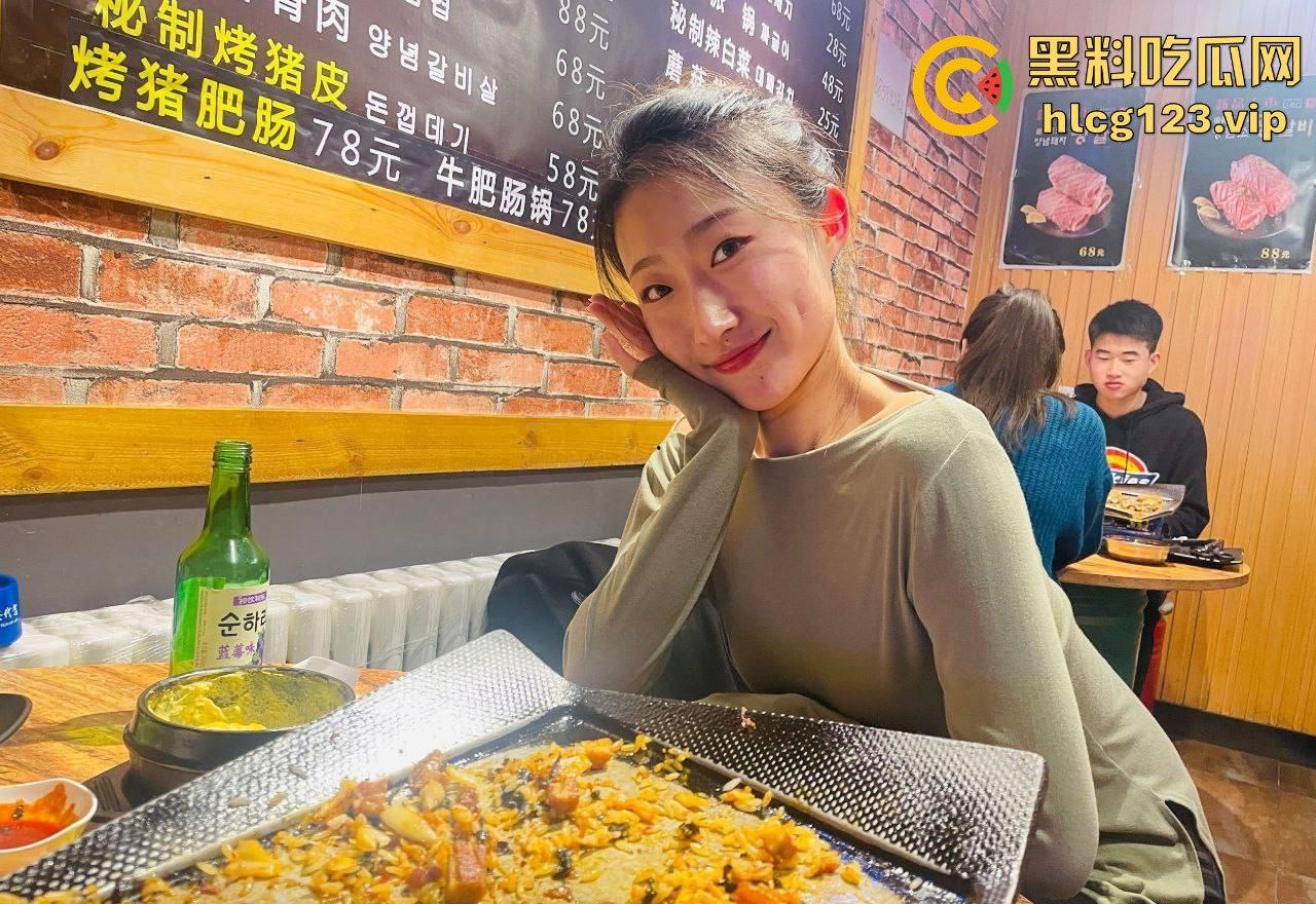 郑州情侣做爱视频意外流出！清纯妹子玩得花样百出，扶镜后入口爆还写字，骚得不要不要的！  第2张